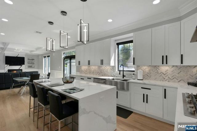 207 Wilsey Court, Paramus, NJ 07652