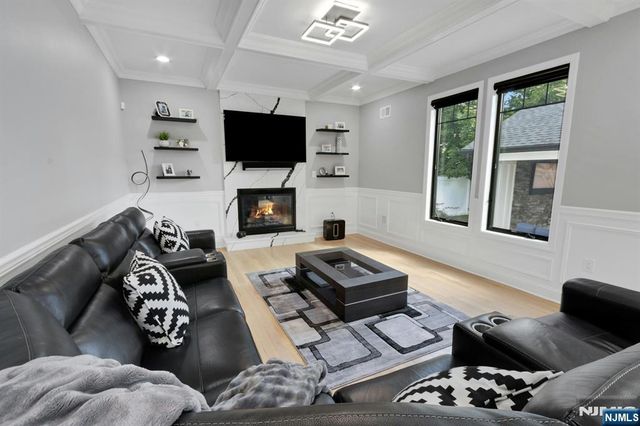 207 Wilsey Court, Paramus, NJ 07652