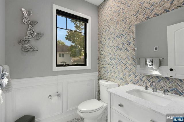 207 Wilsey Court, Paramus, NJ 07652