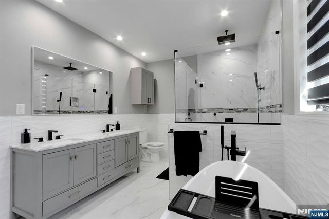 207 Wilsey Court, Paramus, NJ 07652