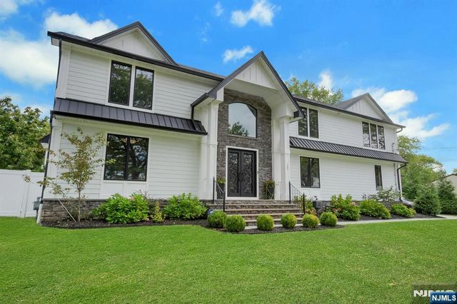 207 Wilsey Court, Paramus, NJ 07652