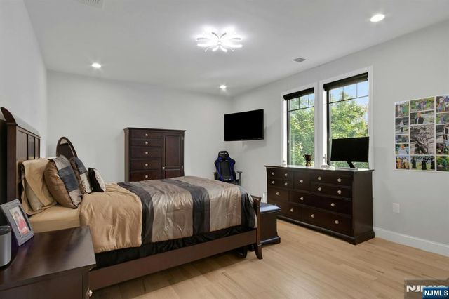 207 Wilsey Court, Paramus, NJ 07652
