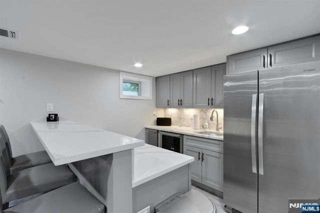 207 Wilsey Court, Paramus, NJ 07652