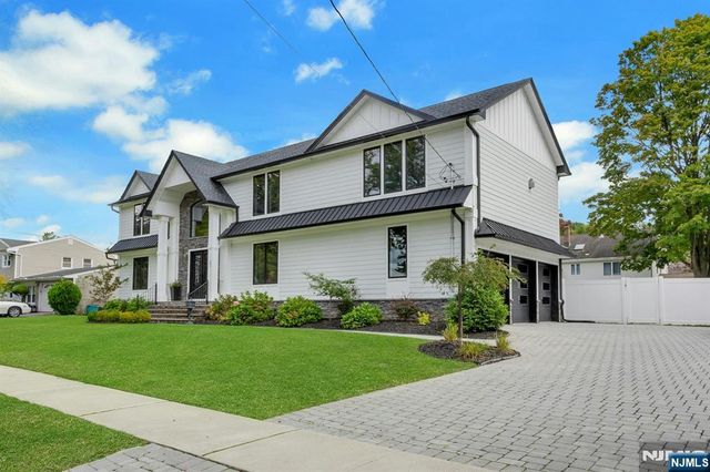 207 Wilsey Court, Paramus, NJ 07652