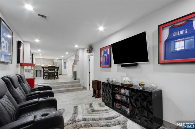 207 Wilsey Court, Paramus, NJ 07652