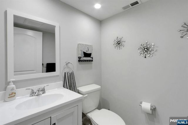 207 Wilsey Court, Paramus, NJ 07652