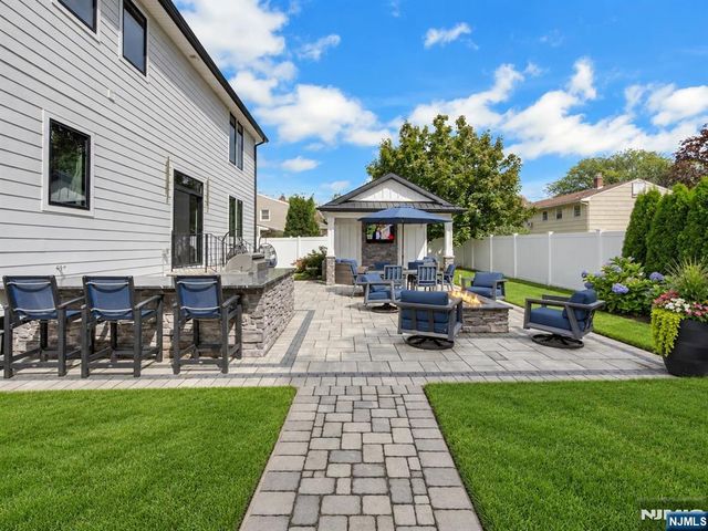 207 Wilsey Court, Paramus, NJ 07652