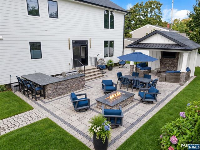 207 Wilsey Court, Paramus, NJ 07652