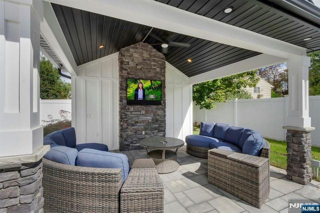 207 Wilsey Court, Paramus, NJ 07652