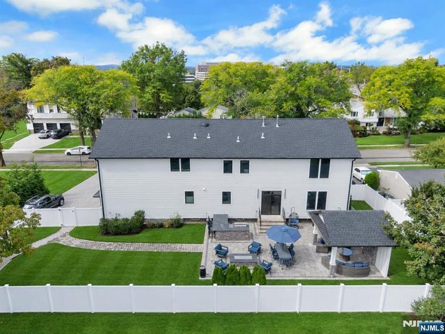 207 Wilsey Court, Paramus, NJ 07652