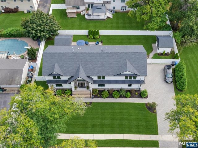 207 Wilsey Court, Paramus, NJ 07652