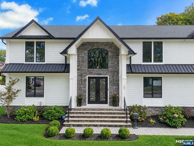 207 Wilsey Court, Paramus, NJ 07652