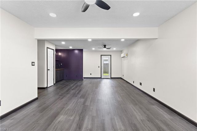 2401 Timber RN, Virginia Beach, VA 23456