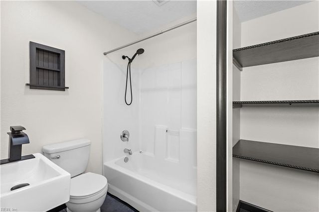 2401 Timber RN, Virginia Beach, VA 23456