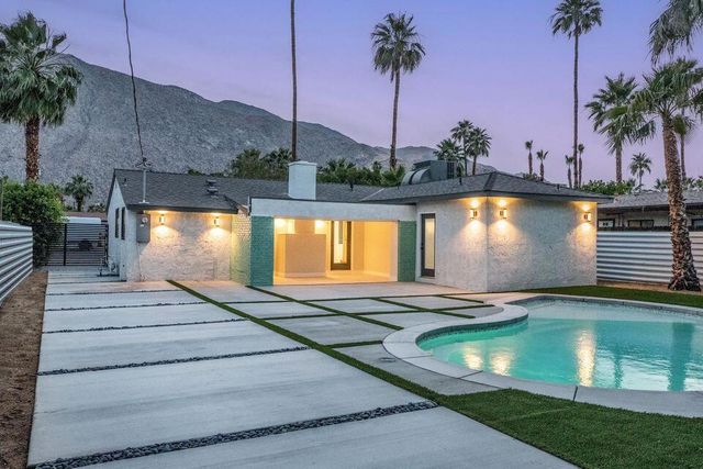 686 S Camino Real, Palm Springs, CA 92264