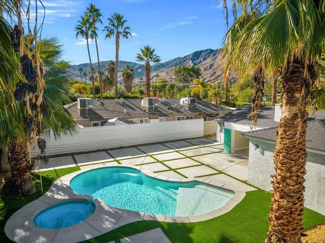 686 S Camino Real, Palm Springs, CA 92264