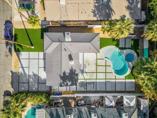 686 S Camino Real, Palm Springs, CA 92264