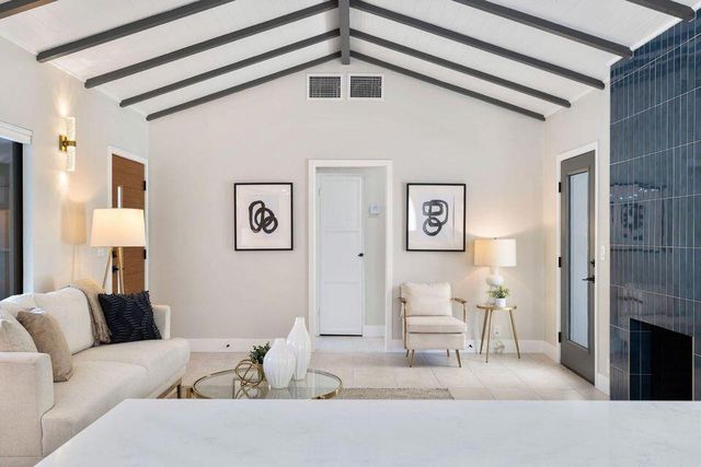 686 S Camino Real, Palm Springs, CA 92264