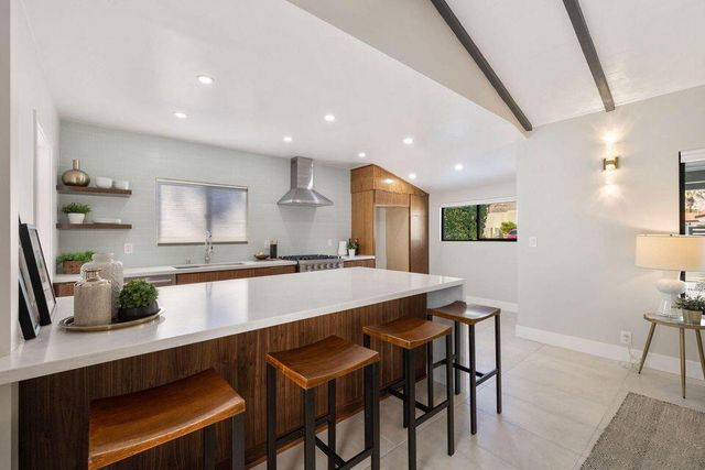 686 S Camino Real, Palm Springs, CA 92264