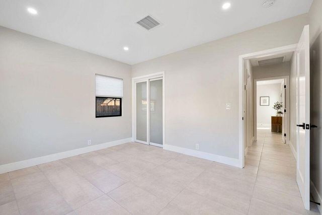 686 S Camino Real, Palm Springs, CA 92264