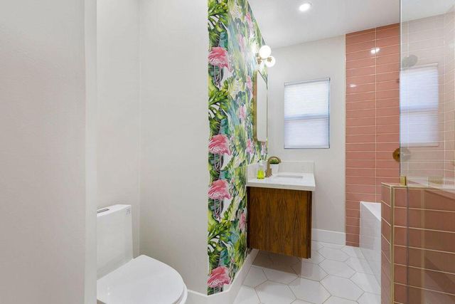 686 S Camino Real, Palm Springs, CA 92264