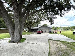 3720 MOORES LAKE RD, Dover, FL 33527