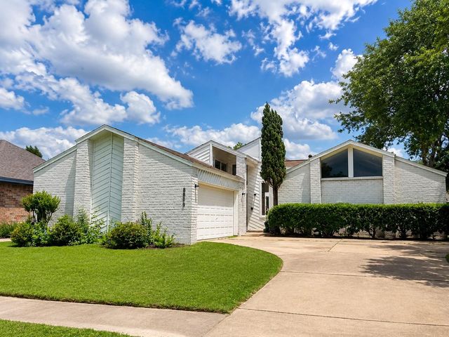 8818 Oakleaf Forest Drive, Houston, TX 77088