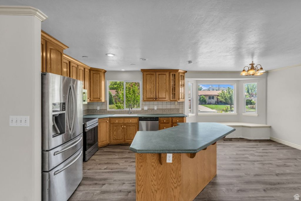 Image 12 of property listing at 1035 E HILLCREST DR, Springville, UT 84663