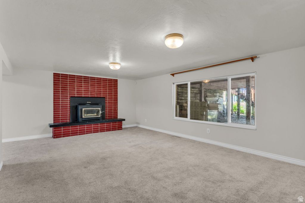 Image 23 of property listing at 1035 E HILLCREST DR, Springville, UT 84663