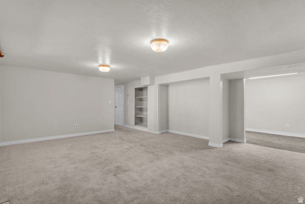 Image 24 of property listing at 1035 E HILLCREST DR, Springville, UT 84663