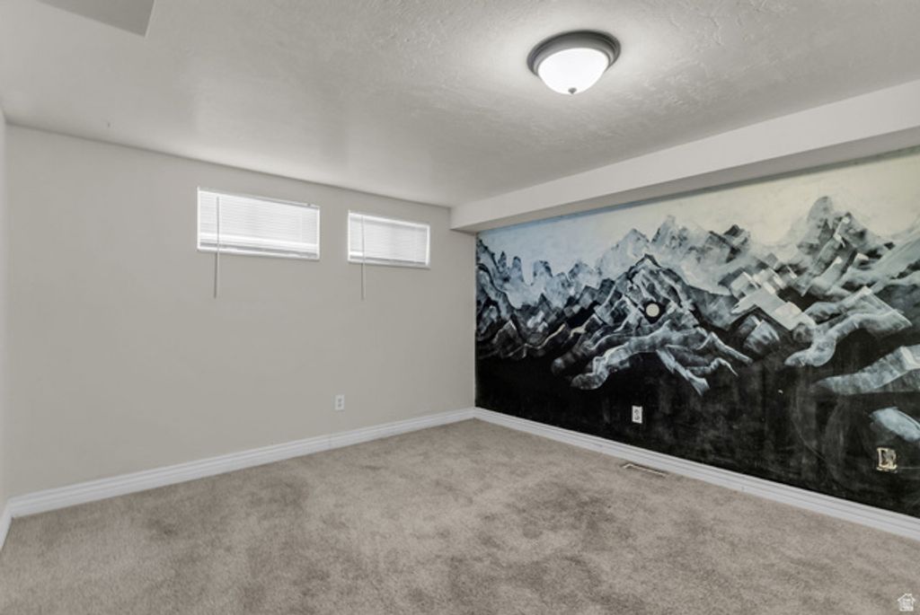 Image 31 of property listing at 1035 E HILLCREST DR, Springville, UT 84663