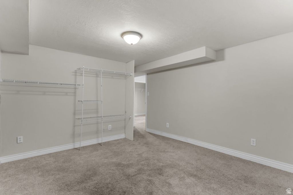Image 32 of property listing at 1035 E HILLCREST DR, Springville, UT 84663