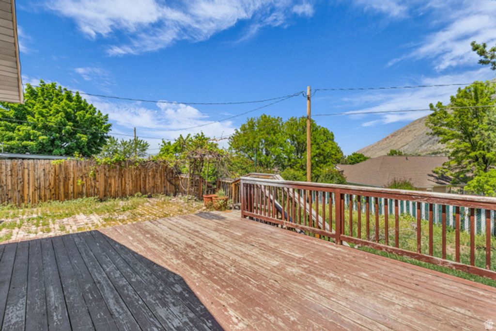 Image 35 of property listing at 1035 E HILLCREST DR, Springville, UT 84663