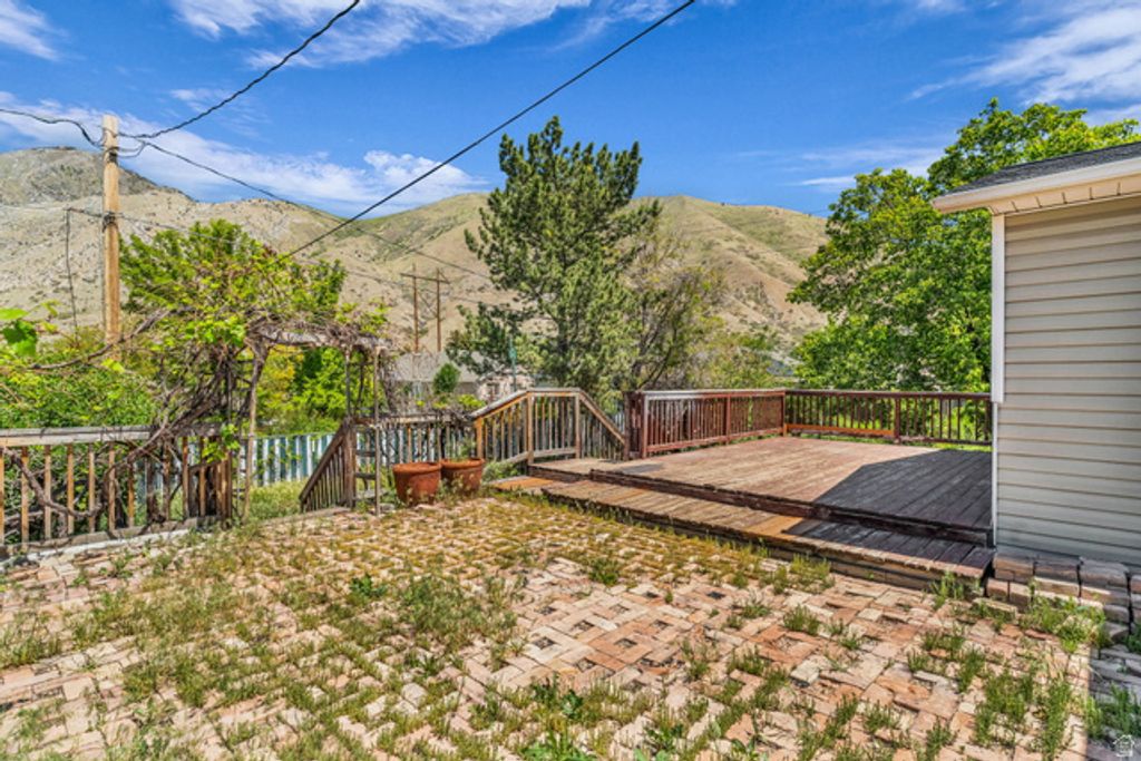 Image 36 of property listing at 1035 E HILLCREST DR, Springville, UT 84663