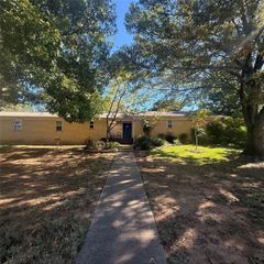 1201 Ravenwood Drive, Arlington, TX 76013