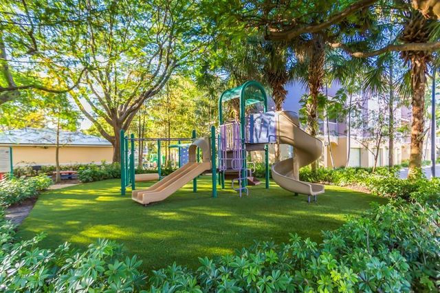 6926 W Sample Rd 6926, Coral Springs, FL 33067