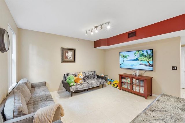 6926 W Sample Rd 6926, Coral Springs, FL 33067