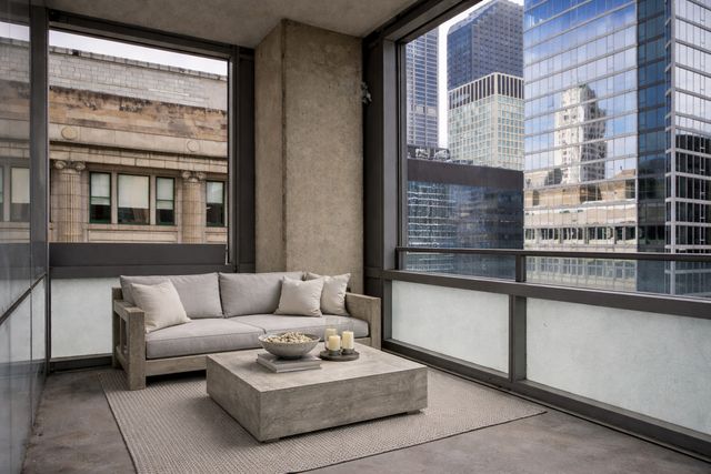 8 E RANDOLPH Street 1208, Chicago, IL 60601