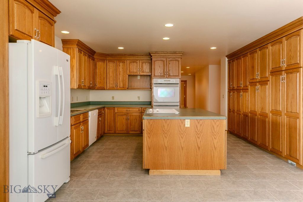 297 Big Timber Loop Road, Big Timber, MT 59011 photo 11