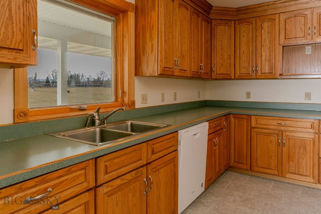 297 Big Timber Loop Road, Big Timber, MT 59011 photo 12