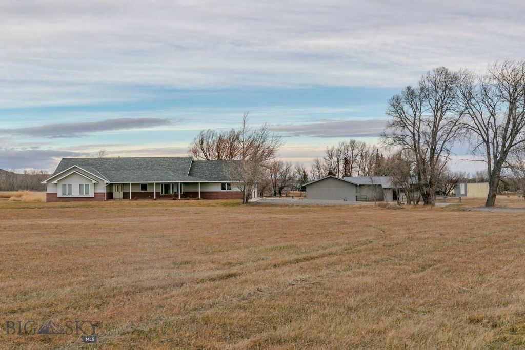 297 Big Timber Loop Road, Big Timber, MT 59011 photo 2