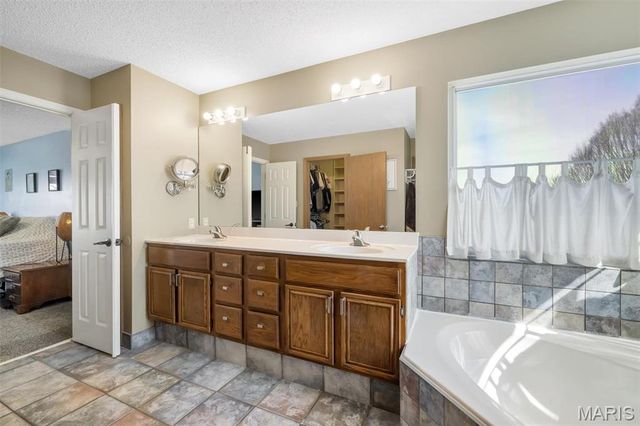 7 Morning Mist Court, St Peters, MO 63376