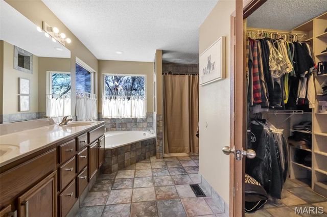 7 Morning Mist Court, St Peters, MO 63376