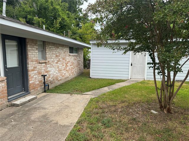 604 Wilson Road 5, Humble, TX 77338