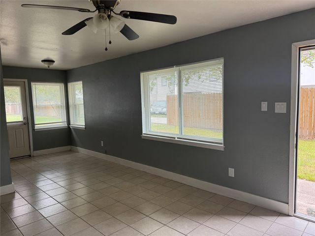 604 Wilson Road 5, Humble, TX 77338