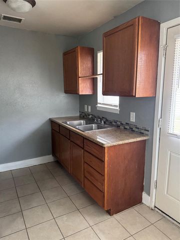 604 Wilson Road 5, Humble, TX 77338