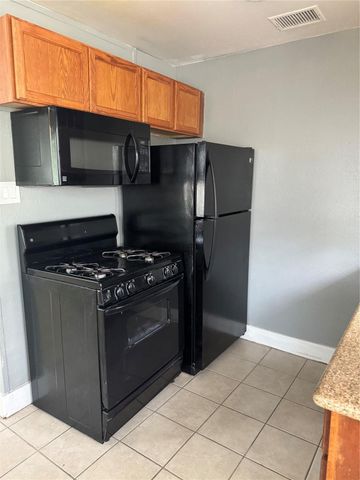 604 Wilson Road 5, Humble, TX 77338