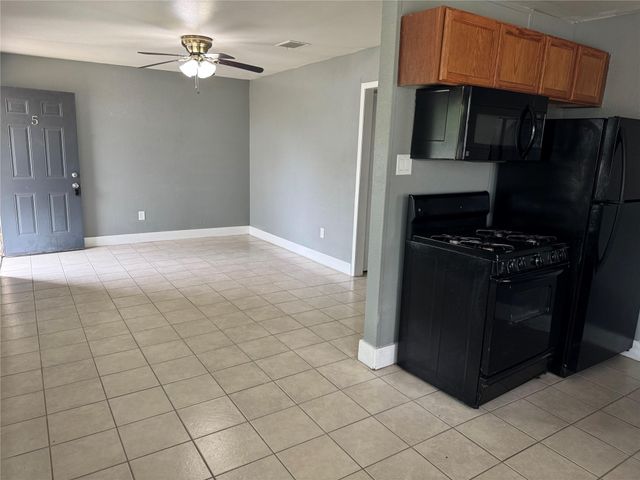604 Wilson Road 5, Humble, TX 77338