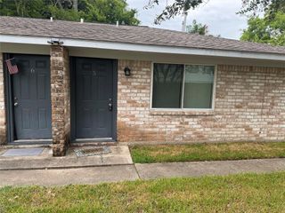 604 Wilson Road 5, Humble, TX 77338