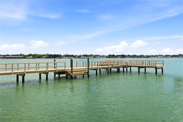 7400 SUNSHINE SKYWAY LANE S 111, St Petersburg, FL 33711
